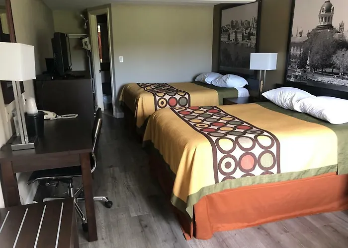 Super 8 By Wyndham Kingston