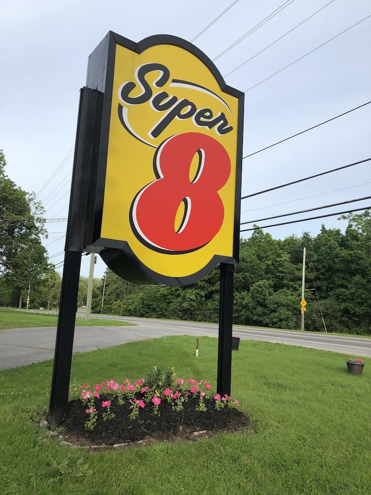 Super 8 By Wyndham Hotel 2*
