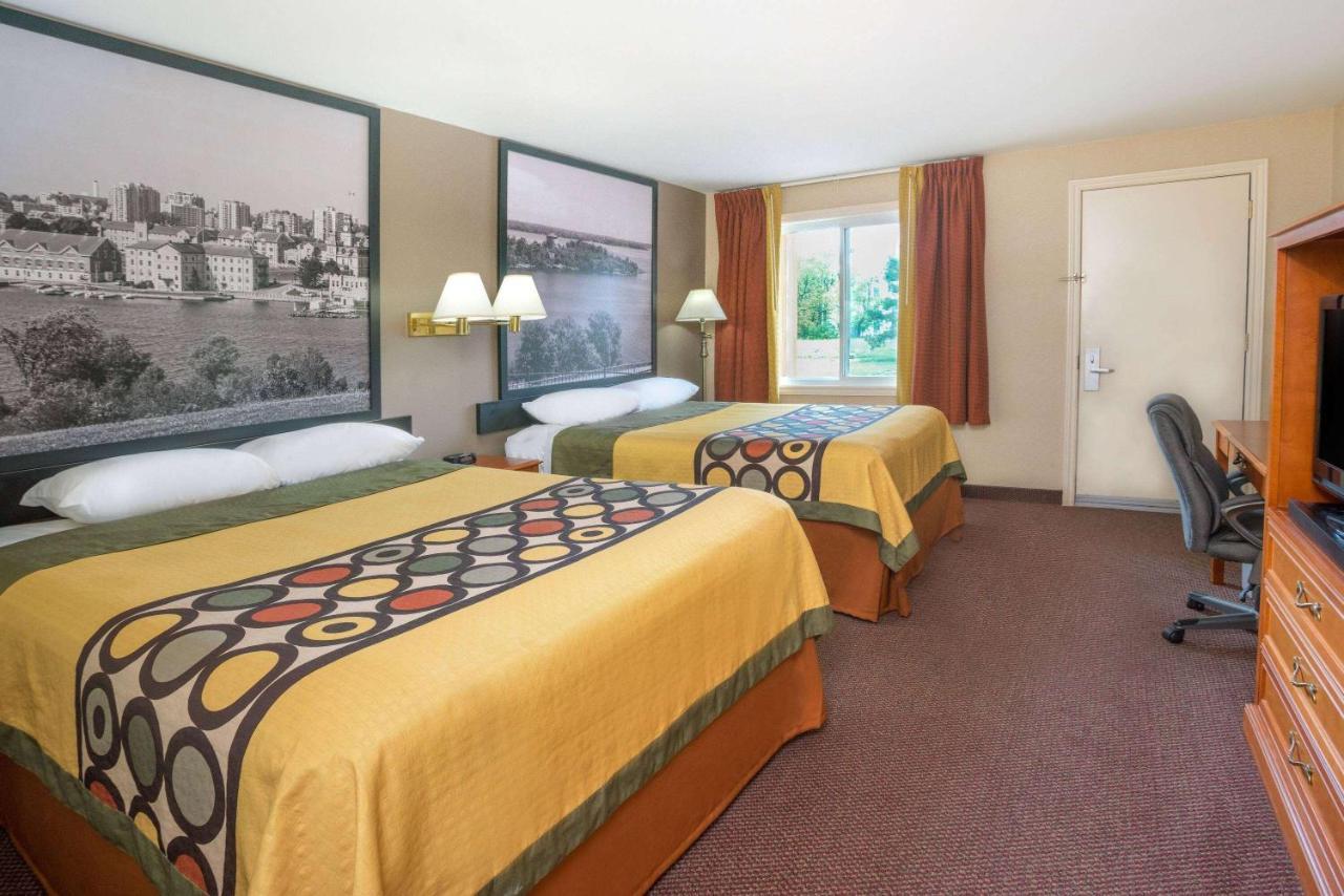 Super 8 By Wyndham Hotel Kingston