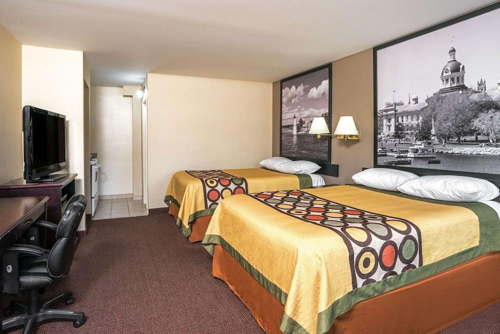 Hotel Super 8 By Wyndham Kingston