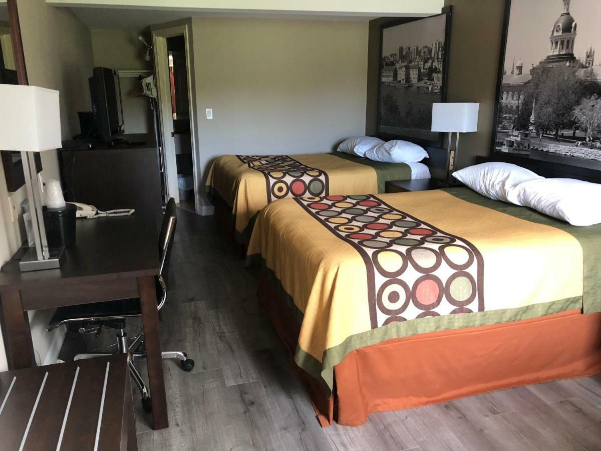 Super 8 By Wyndham Hotel